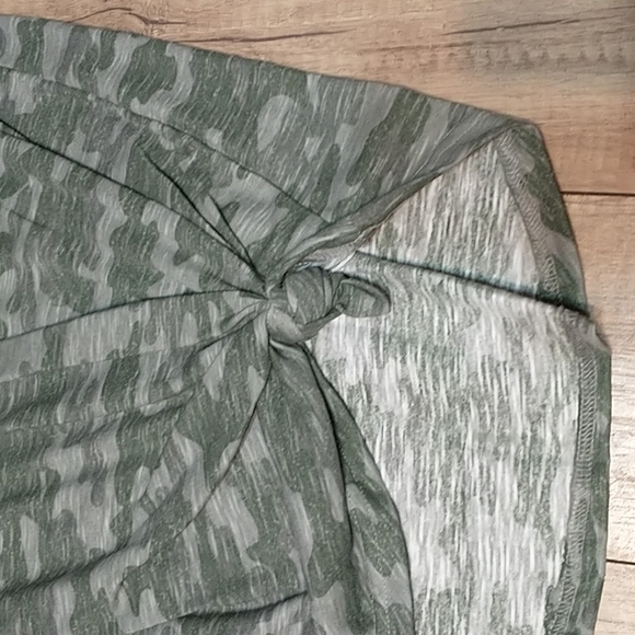 Bobbie Brooks Sz Medium Camo Tank Top - Picture 4 of 13